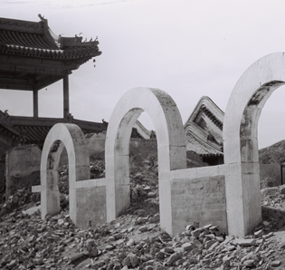 遇难者头骨。1937年10月，日军在藁城梅花镇屠戮中国军民1547人